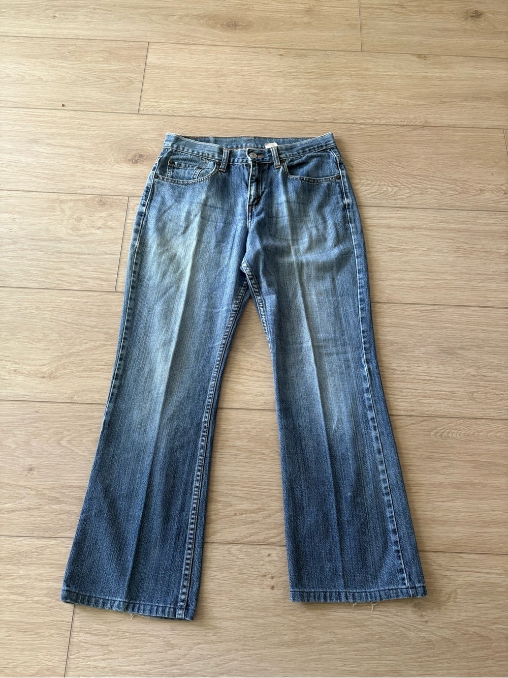 Vintage Y2K Women’s Levi Bootcut Low Rise Jeans Size 8